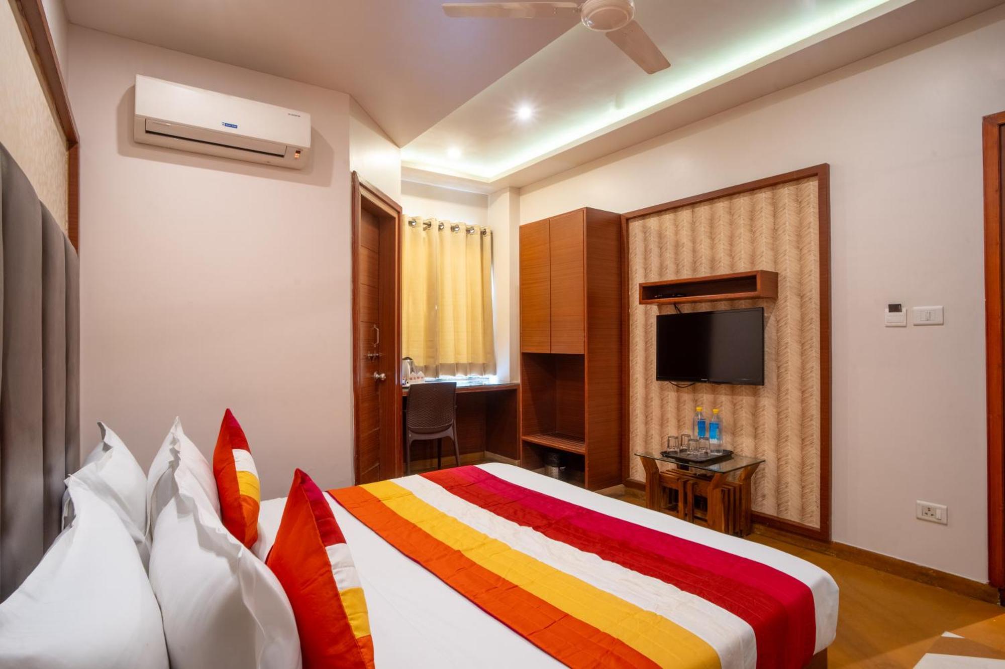 Uddhav Vilas A Family Hotel Удайпур Экстерьер фото