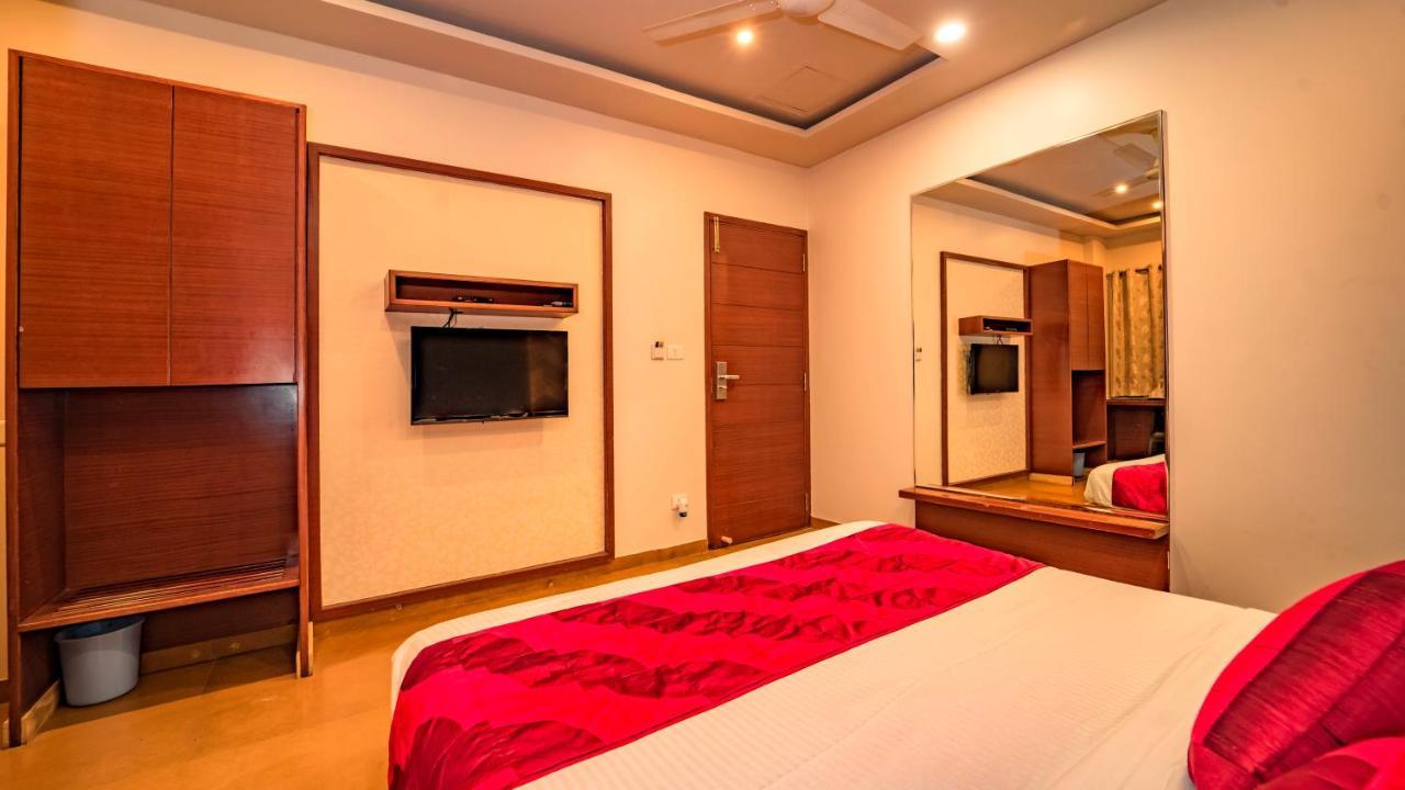 Uddhav Vilas A Family Hotel Удайпур Экстерьер фото